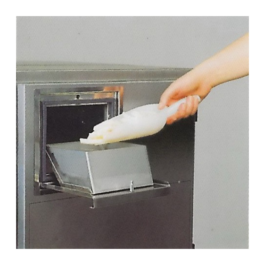 1 - Introduire les frites dans la porte de chargement - Pom'chef friteuse automatique de bar sans hotte aspirante - KL3