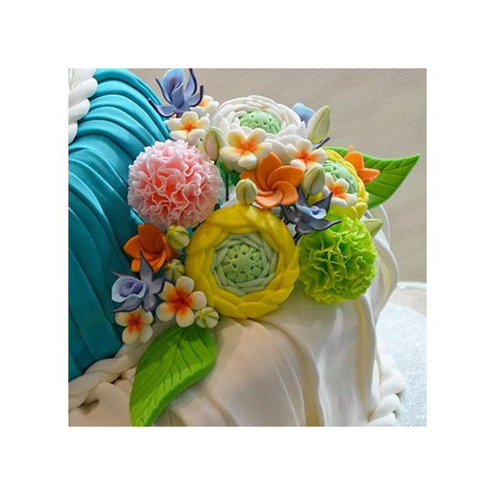 Décor floral en pâte de sucre réalisé avec le laminoir 45 cm MAXI SFOGLY
