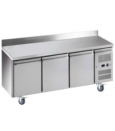 Desserte réfrigérée inox 3 portes 1795x700 GN3100TN L2G Desserte réfrigérée inox 3 portes 1795x700 GN3100TN L2G