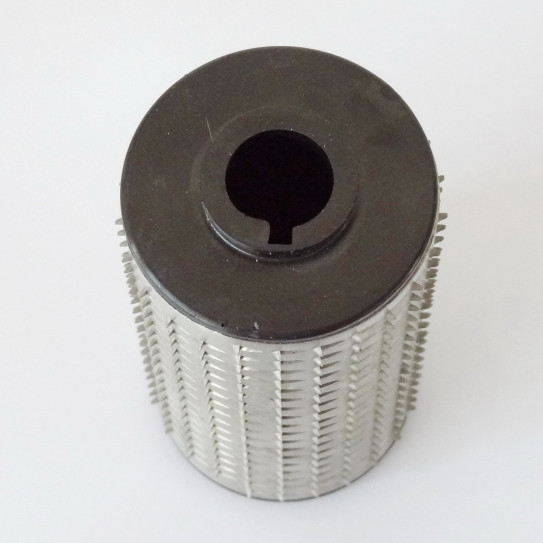 Rouleau inox MRIM pour Grattugia Mignon inox AIS304 vue sur une flasque noire.