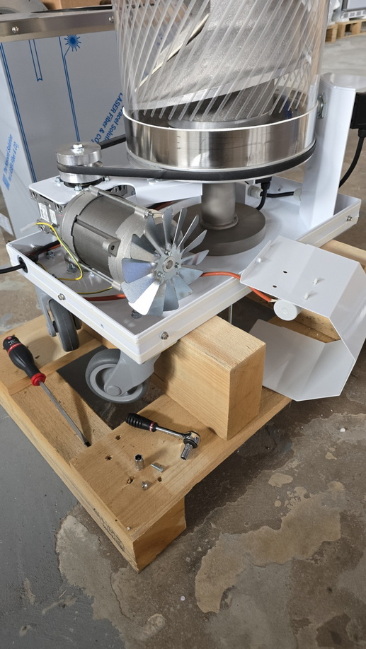 Retirer le capot moteur / Rimuovere il cofano motore